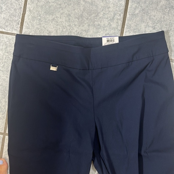 NWT Alfani Skinny Tummy Control pull on pants! - Picture 2 of 4